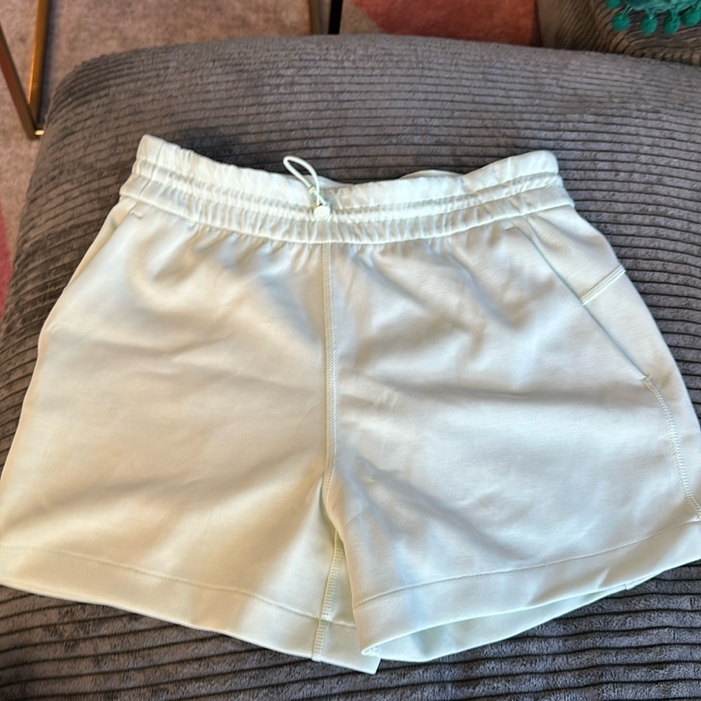 Luluemon Sofstreme high rise short 4 inches